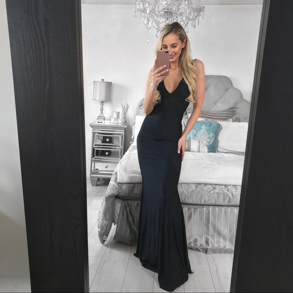 Black V-Neck Halter Maxi Bodycon Backless Dress - Picture 2 of 9